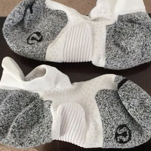 Lululemon socks only worn 2 times